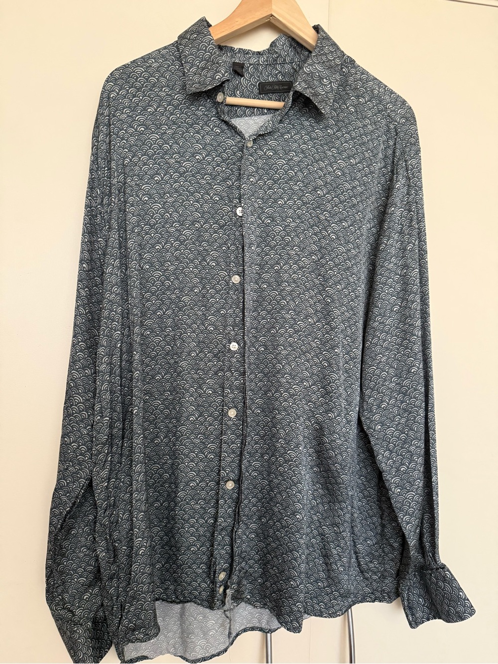 Vintage Saks 5th Avenue Viscose flowy avant garde Navy Patterned Button-Up XL